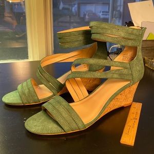 JG shoes 8.5 mossy green man made suede sandals 3” cork wedge heel never worn